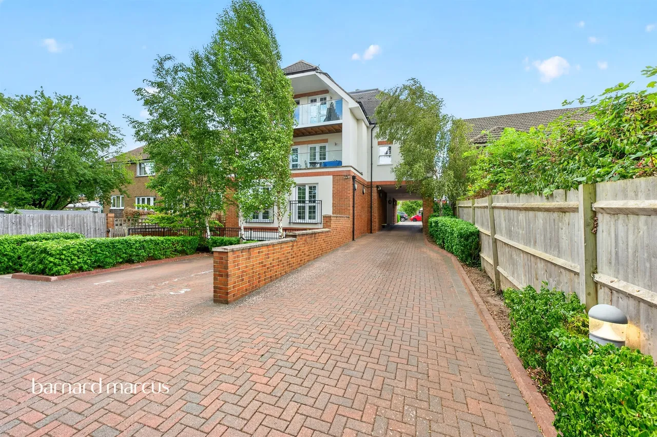 St. Philips Avenue, Worcester Park, KT4, photo 17