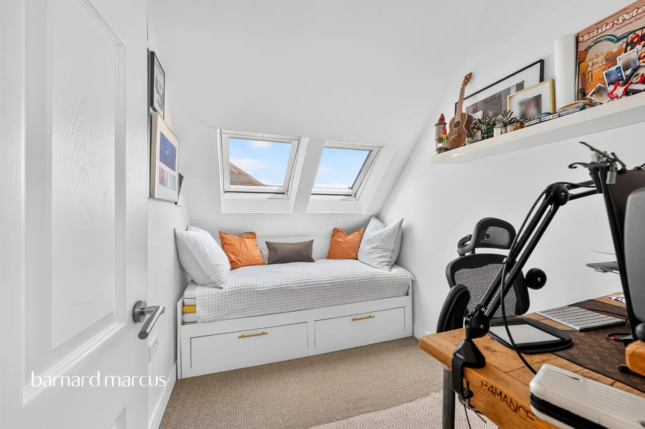 St. Philips Avenue, Worcester Park, KT4, photo 11