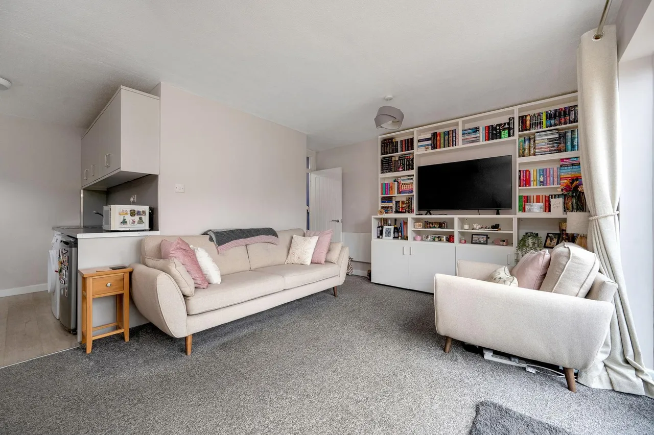 Churchill Road, Stamford, PE9, photo 2