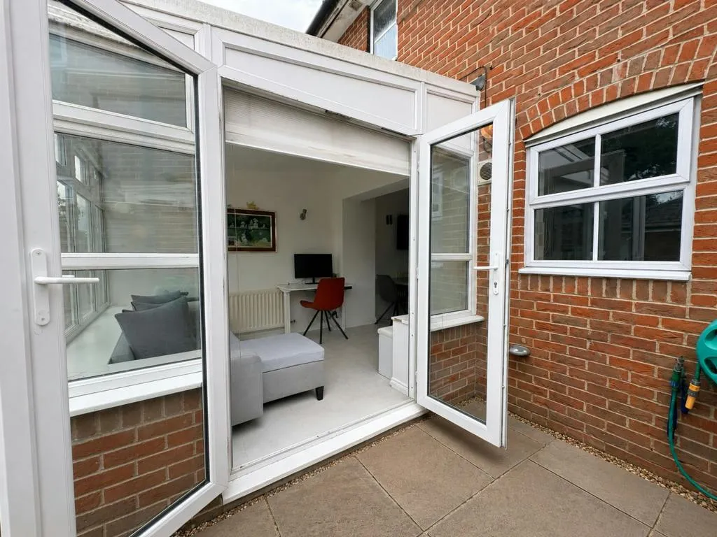 Charlesfield Road, Horley, RH6, photo 15