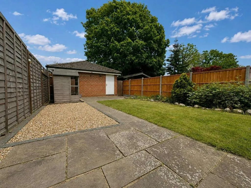 Charlesfield Road, Horley, RH6, photo 10
