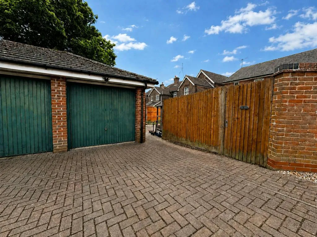 Charlesfield Road, Horley, RH6, photo 12