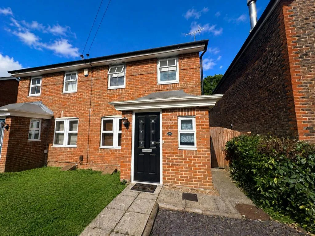 Charlesfield Road, Horley, RH6, photo 5