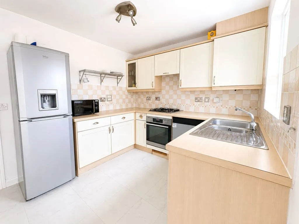 Charlesfield Road, Horley, RH6, photo 14
