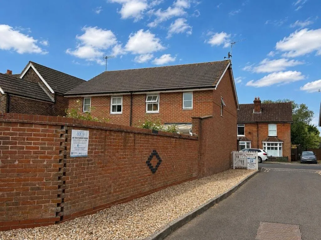 Charlesfield Road, Horley, RH6, photo 11