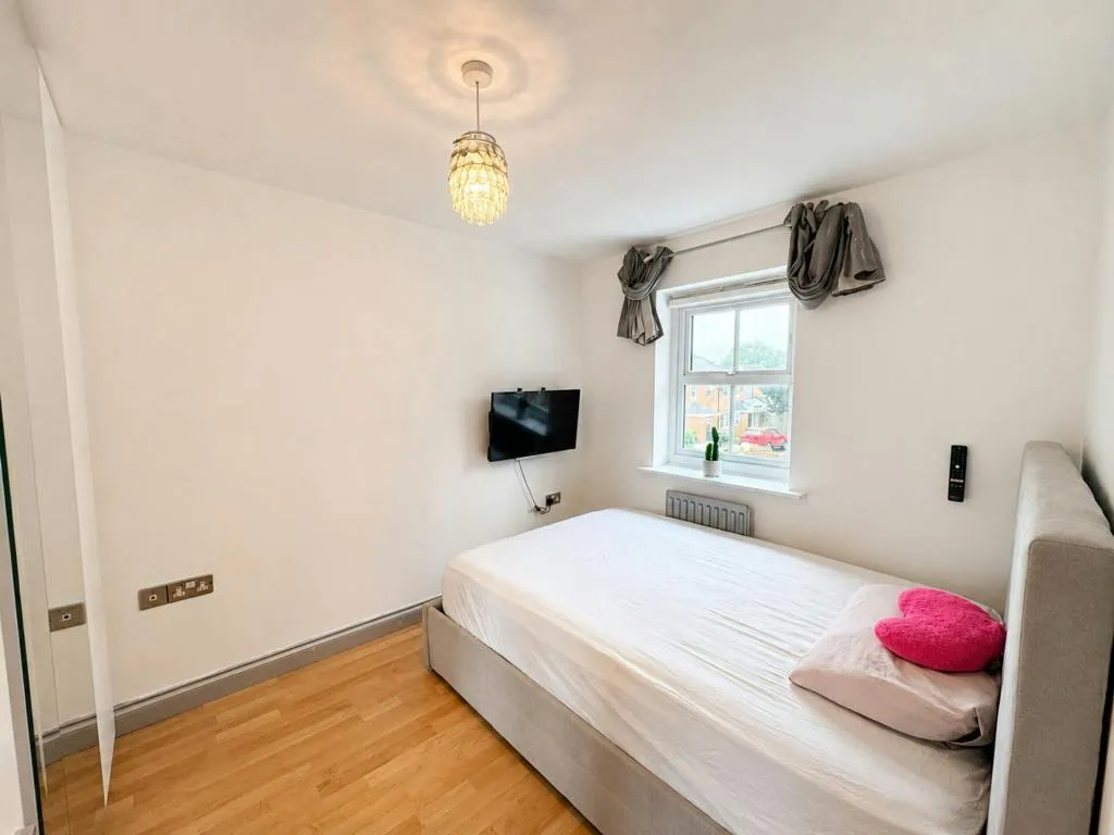 Charlesfield Road, Horley, RH6, photo 7
