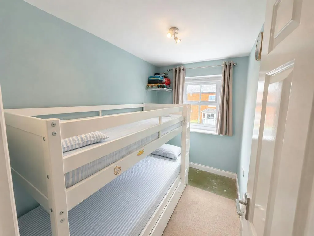 Charlesfield Road, Horley, RH6, photo 16