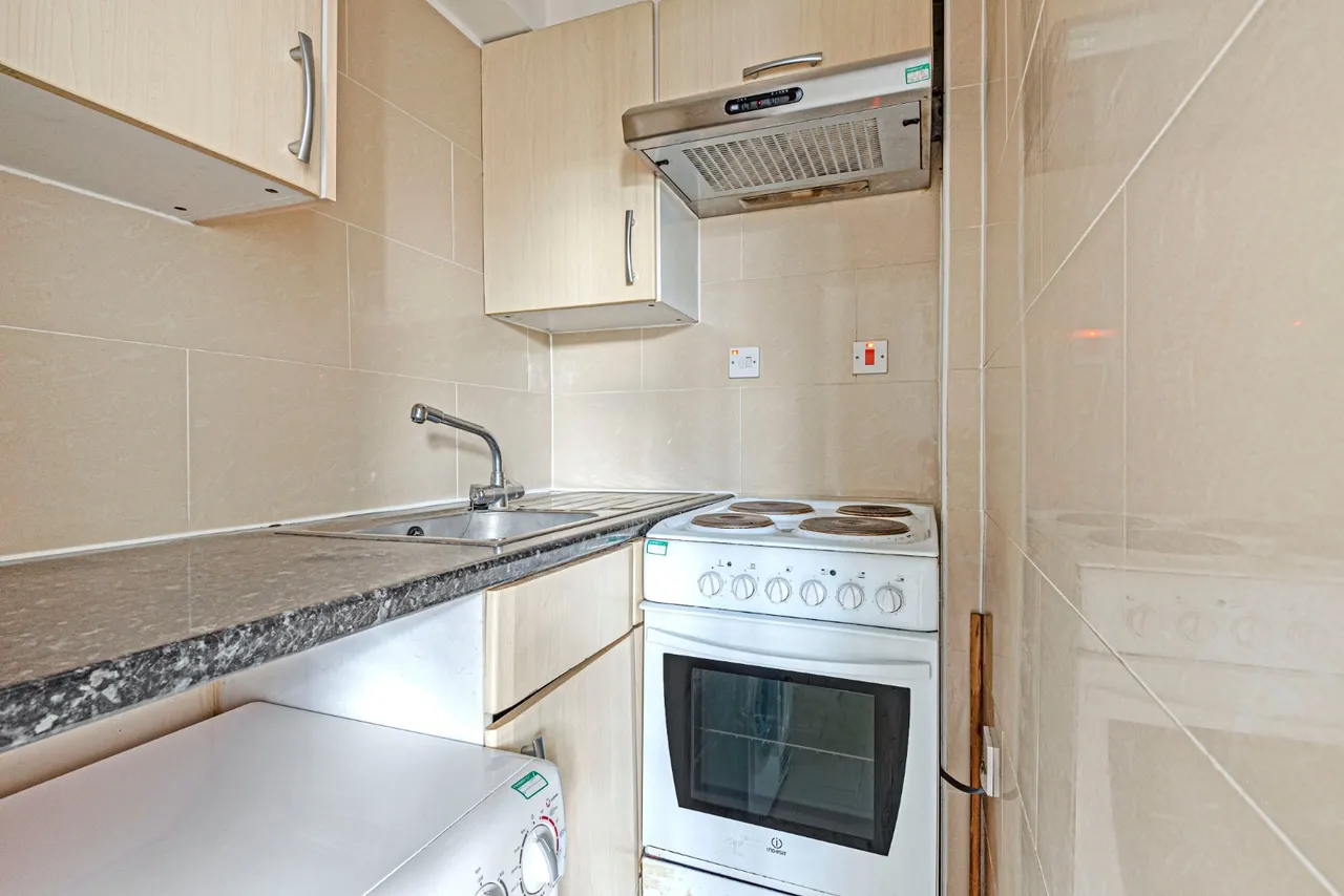 Shepherds Bush Green, London, W12, photo 2
