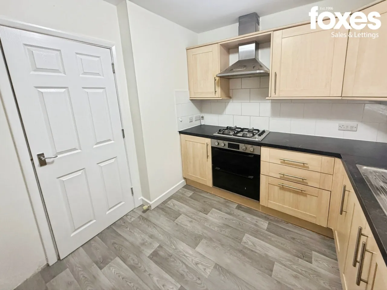 Flat 2, 2 Stirling Road, photo 6