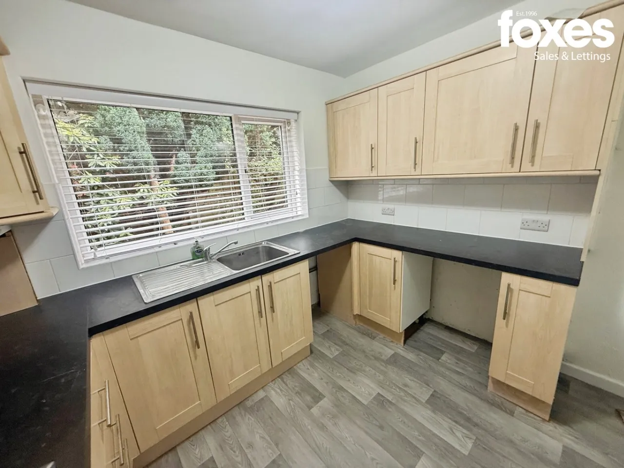 Flat 2, 2 Stirling Road, photo 30