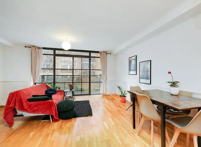 Ferry Lane, Brentford, TW8, photo 2