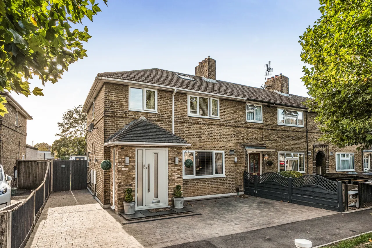 3 bed house for sale, A Beautifully Presented Three-Bedroom Home With Large Garden, Impressive Garden Room & Underfloor Heating, UB7