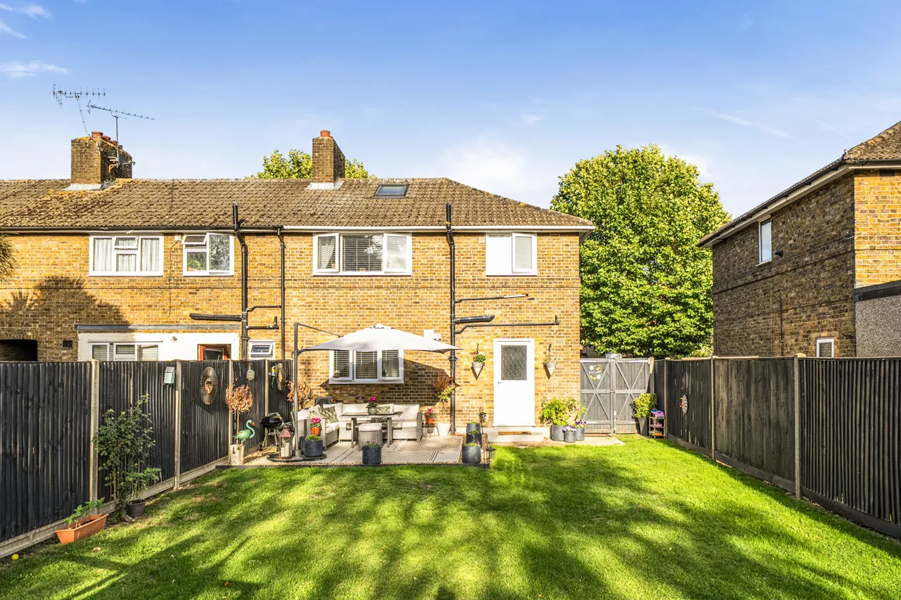 A Beautifully Presented Three-Bedroom Home With Large Garden, Impressive Garden Room & Underfloor Heating, UB7, photo 12