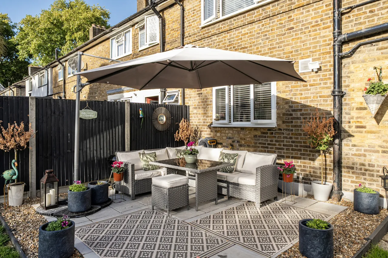 A Beautifully Presented Three-Bedroom Home With Large Garden, Impressive Garden Room & Underfloor Heating, UB7, photo 7