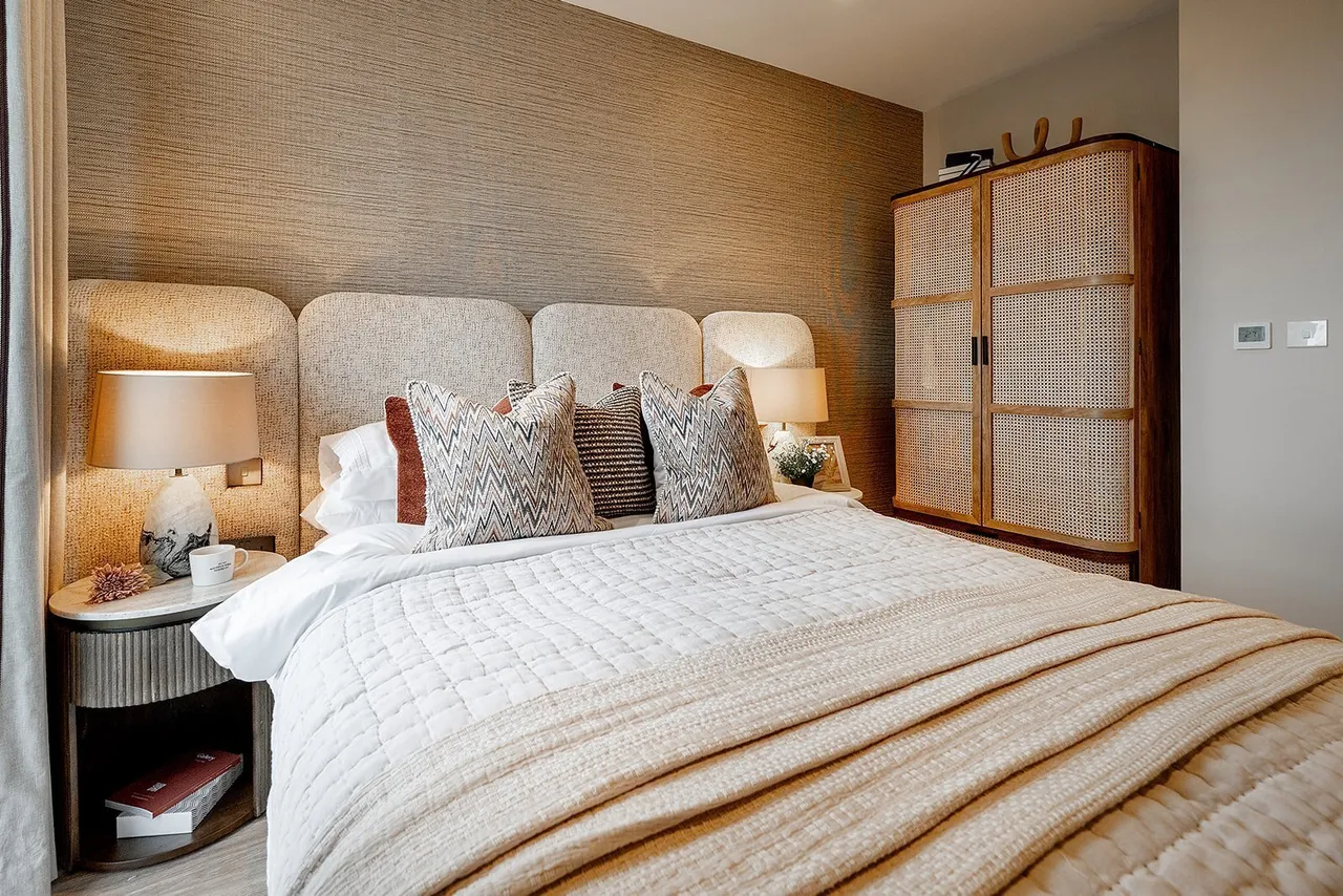 Bow Common Lane, London, E3, photo 10