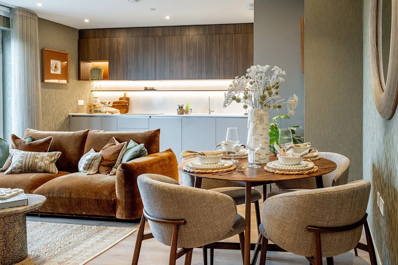 Bow Common Lane, London, E3, photo 4