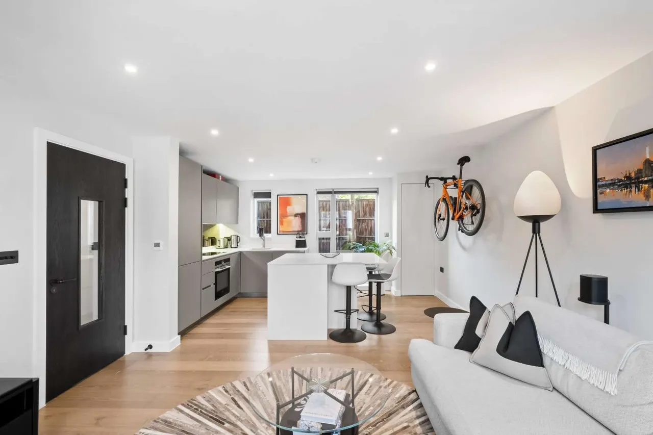 2 bed new development for sale, Taybridge Road, London, SW11