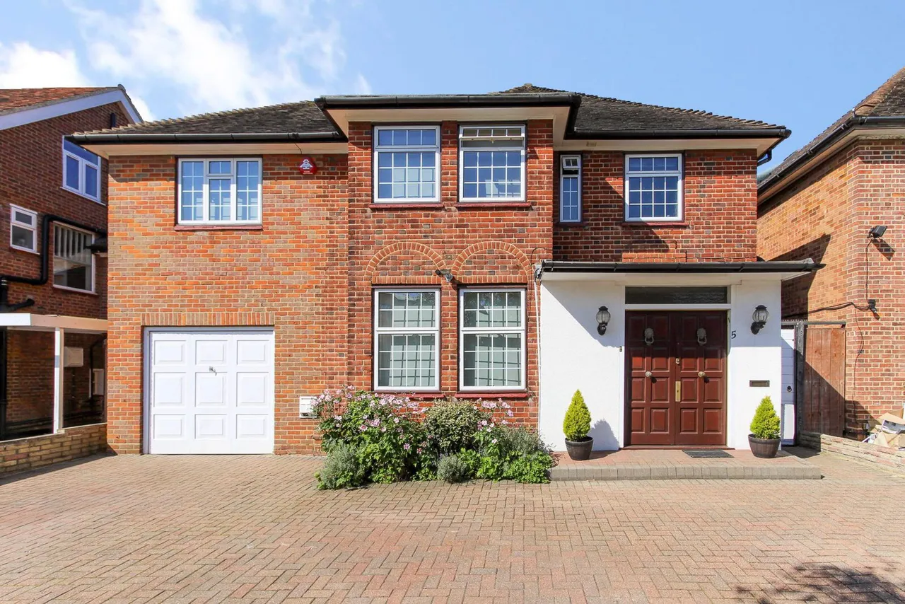 5 bed house for sale, Mowbray Road, Edgware, HA8
