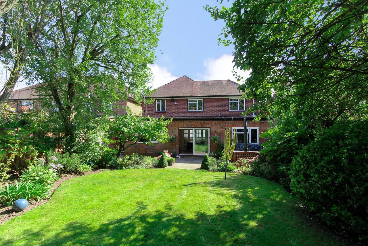 Mowbray Road, Edgware, HA8, photo 15