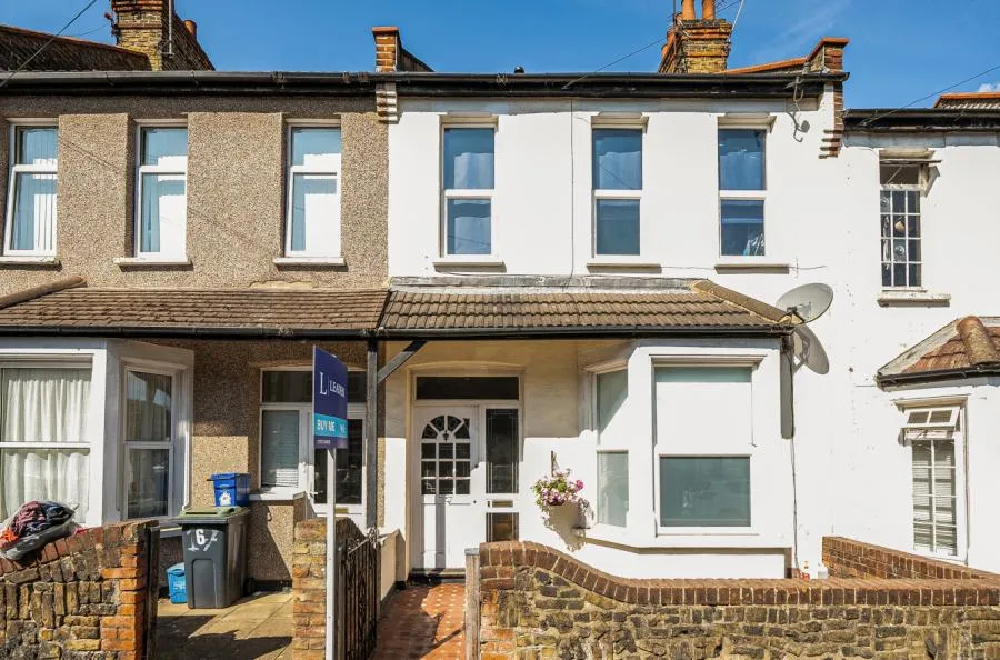 4 bed house for sale, Hainault Avenue, Westcliff-on-Sea, SS0