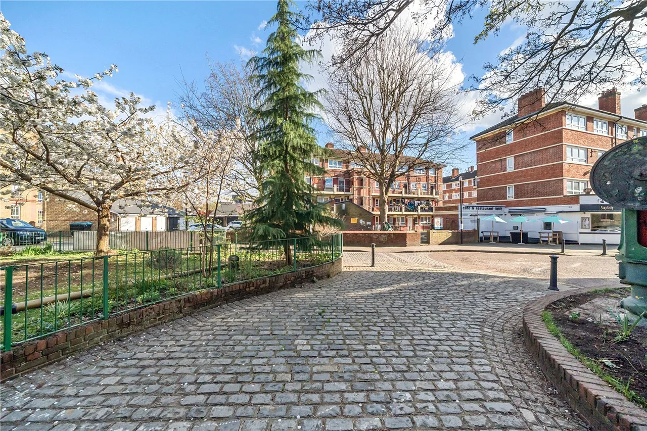1 bed flat for sale, Adams Gardens Estate, London, SE16