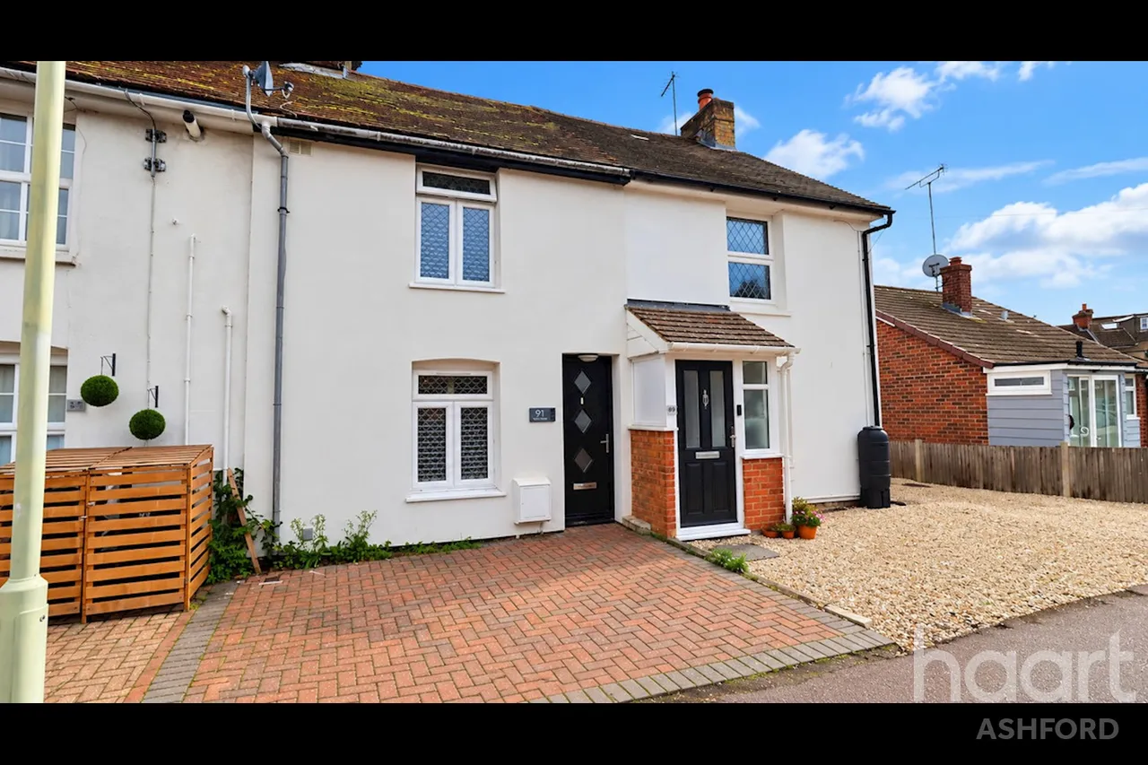 2 bed house for sale, Mead Road, Ashford, TN24