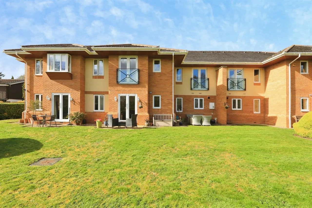 2 bed flat for sale — Oldnall Road, Kidderminster