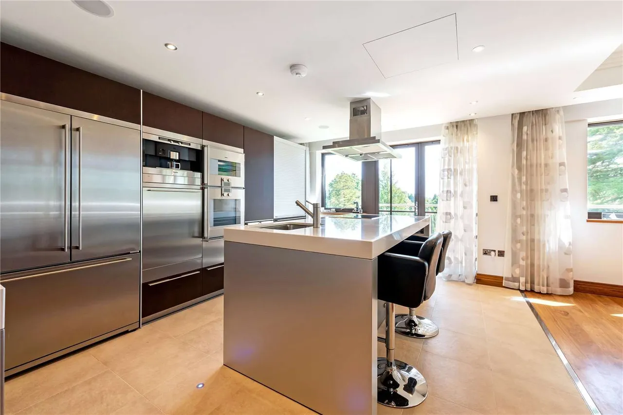 Charters Garden House, Charters Road, Sunningdale, SL5 9GE, photo 3