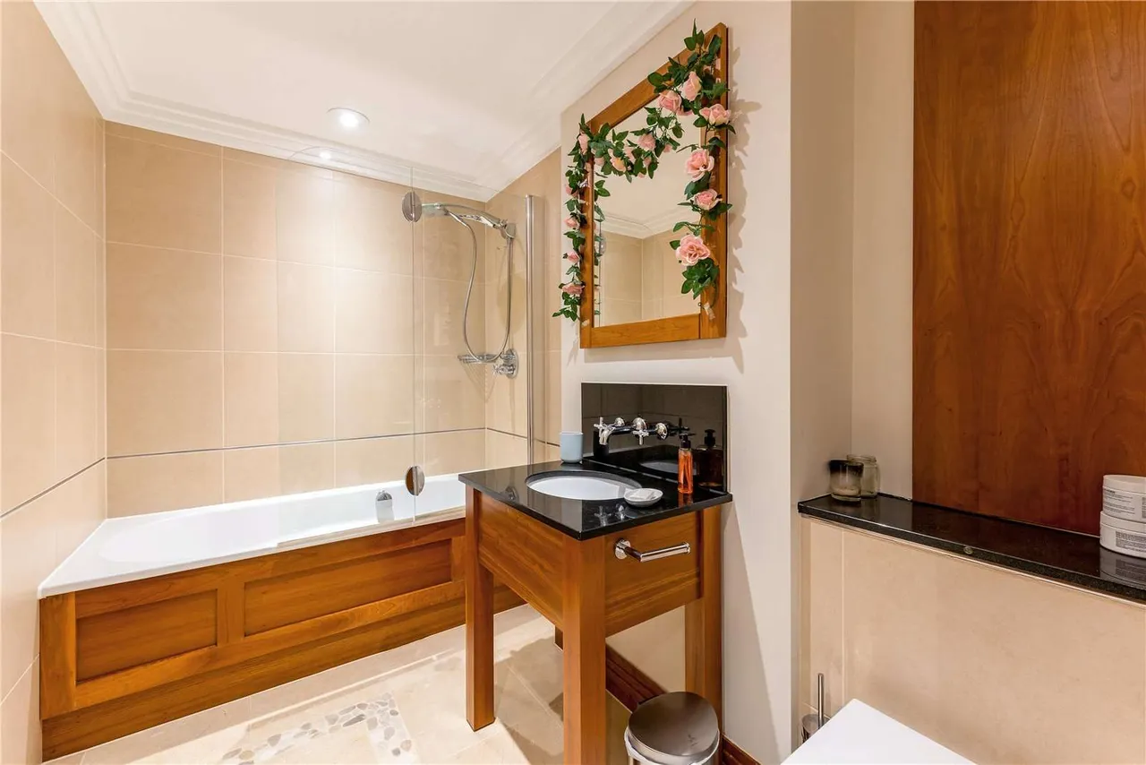 Charters Garden House, Charters Road, Sunningdale, SL5 9GE, photo 10