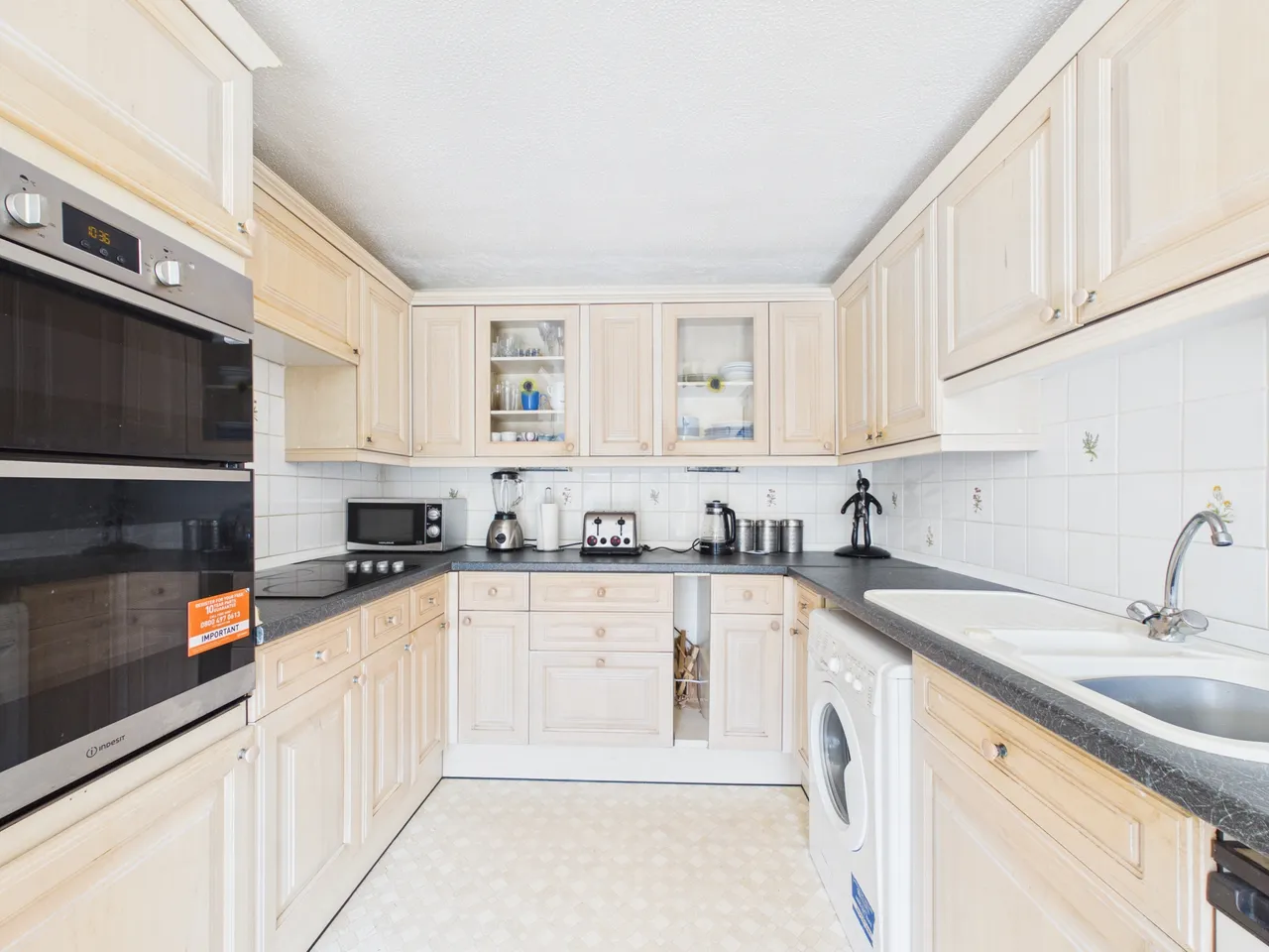 Redwood Court, Cheltenham, GL51 0JZ, photo 2