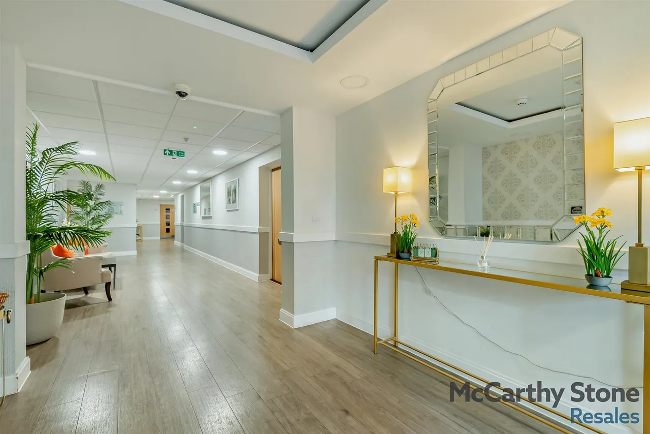 Granham Close, Marlborough, SN8, photo 17
