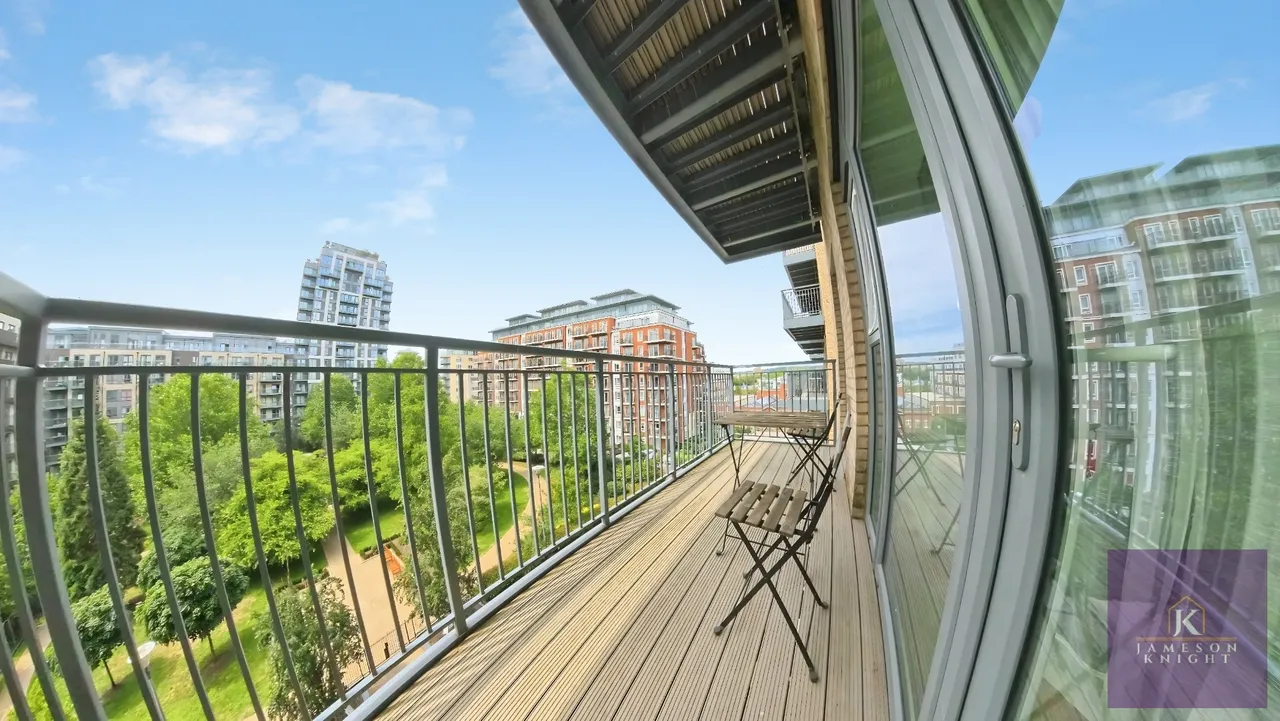 2 bed flat for sale, Beaufort Square, London, NW9