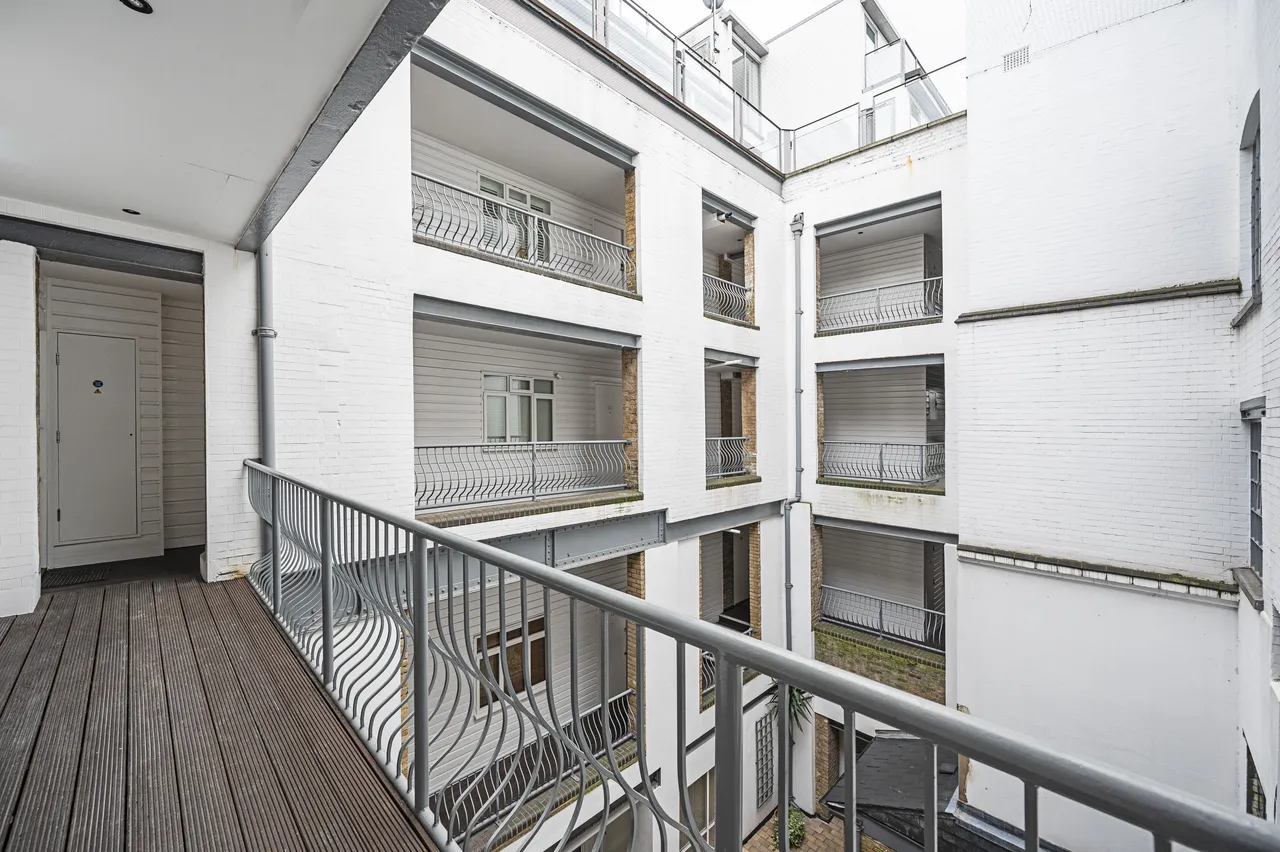 33 Chandlery House, 40 Gowers Walk, London, photo 11