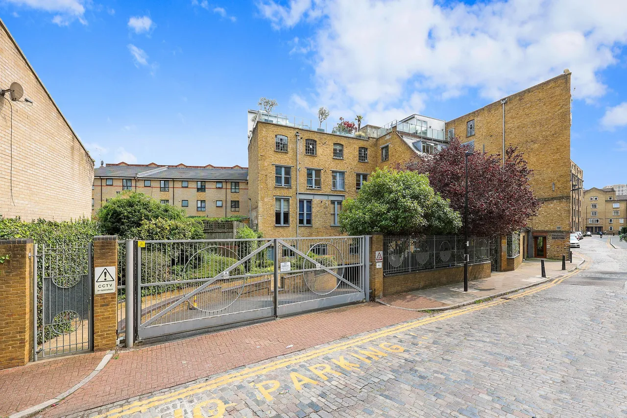33 Chandlery House, 40 Gowers Walk, London, photo 10