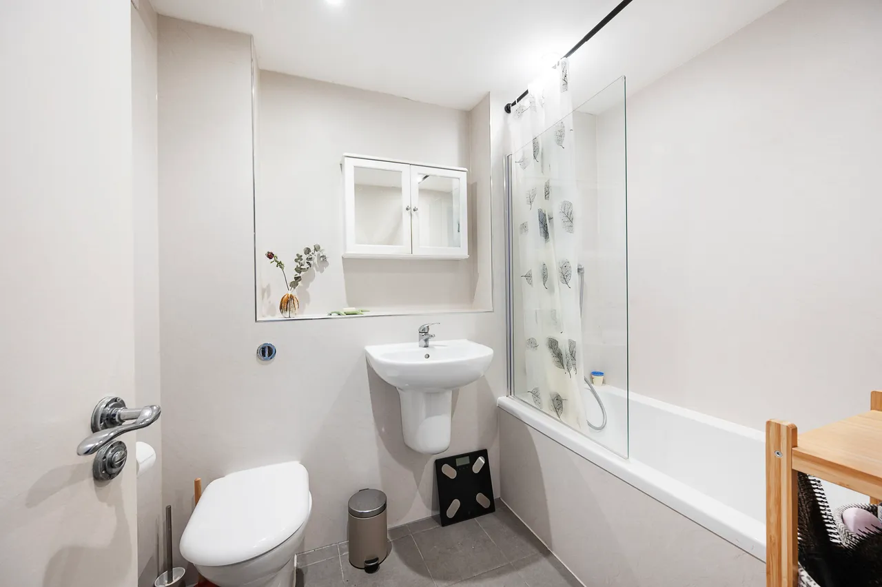 33 Chandlery House, 40 Gowers Walk, London, photo 4
