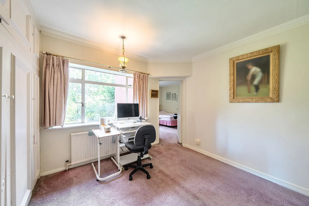 Edgwarebury Lane, Edgware, HA8, photo 17