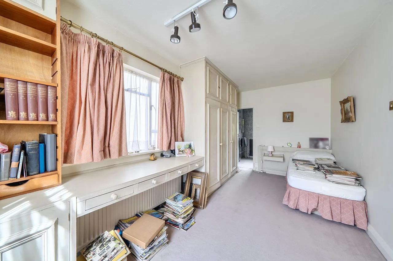 Edgwarebury Lane, Edgware, HA8, photo 12