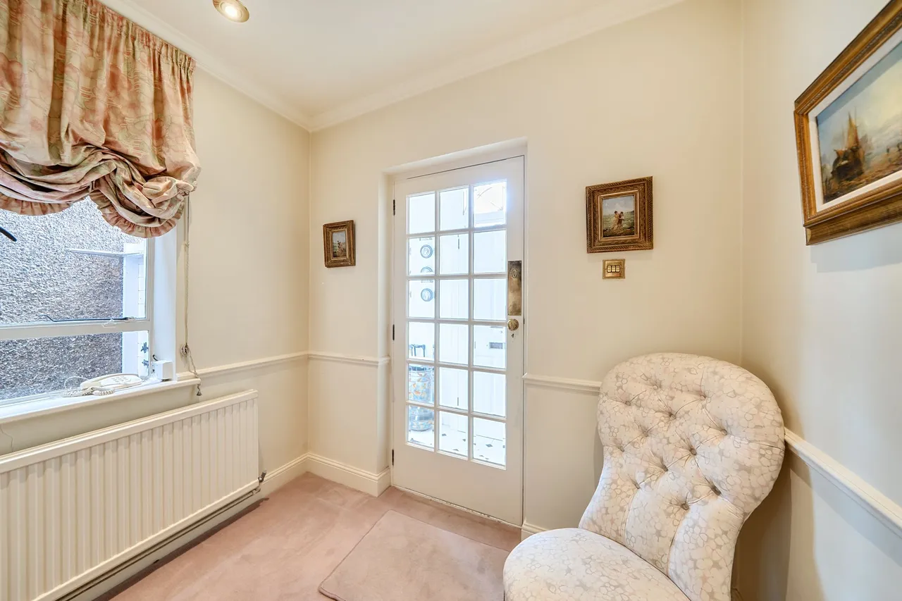 Edgwarebury Lane, Edgware, HA8, photo 9