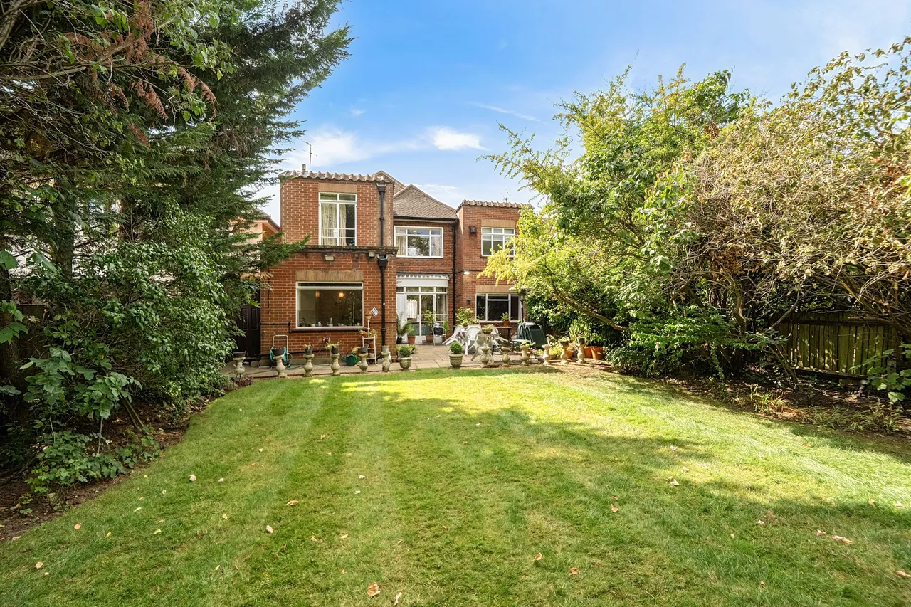 Edgwarebury Lane, Edgware, HA8, photo 20