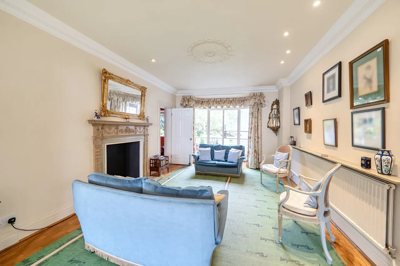 Edgwarebury Lane, Edgware, HA8, photo 2