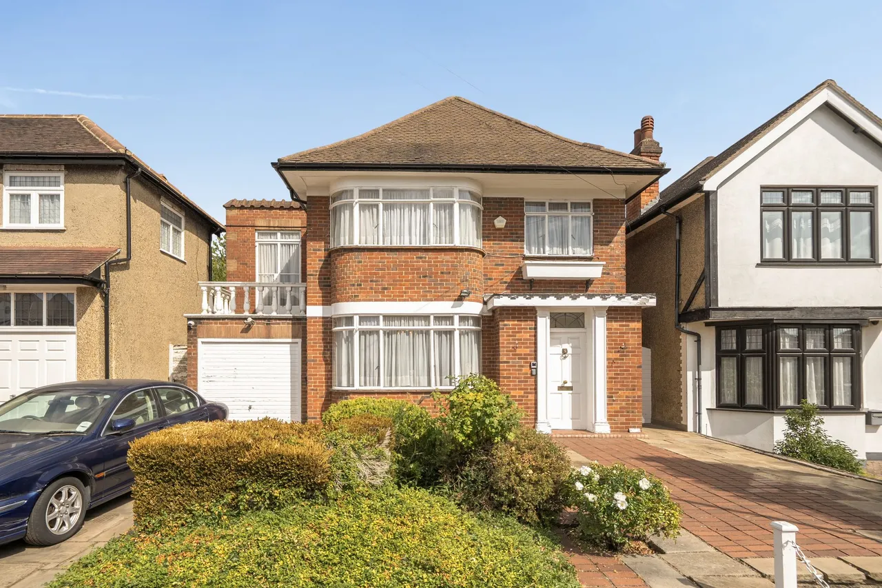 5 bed house for sale, Edgwarebury Lane, Edgware, HA8
