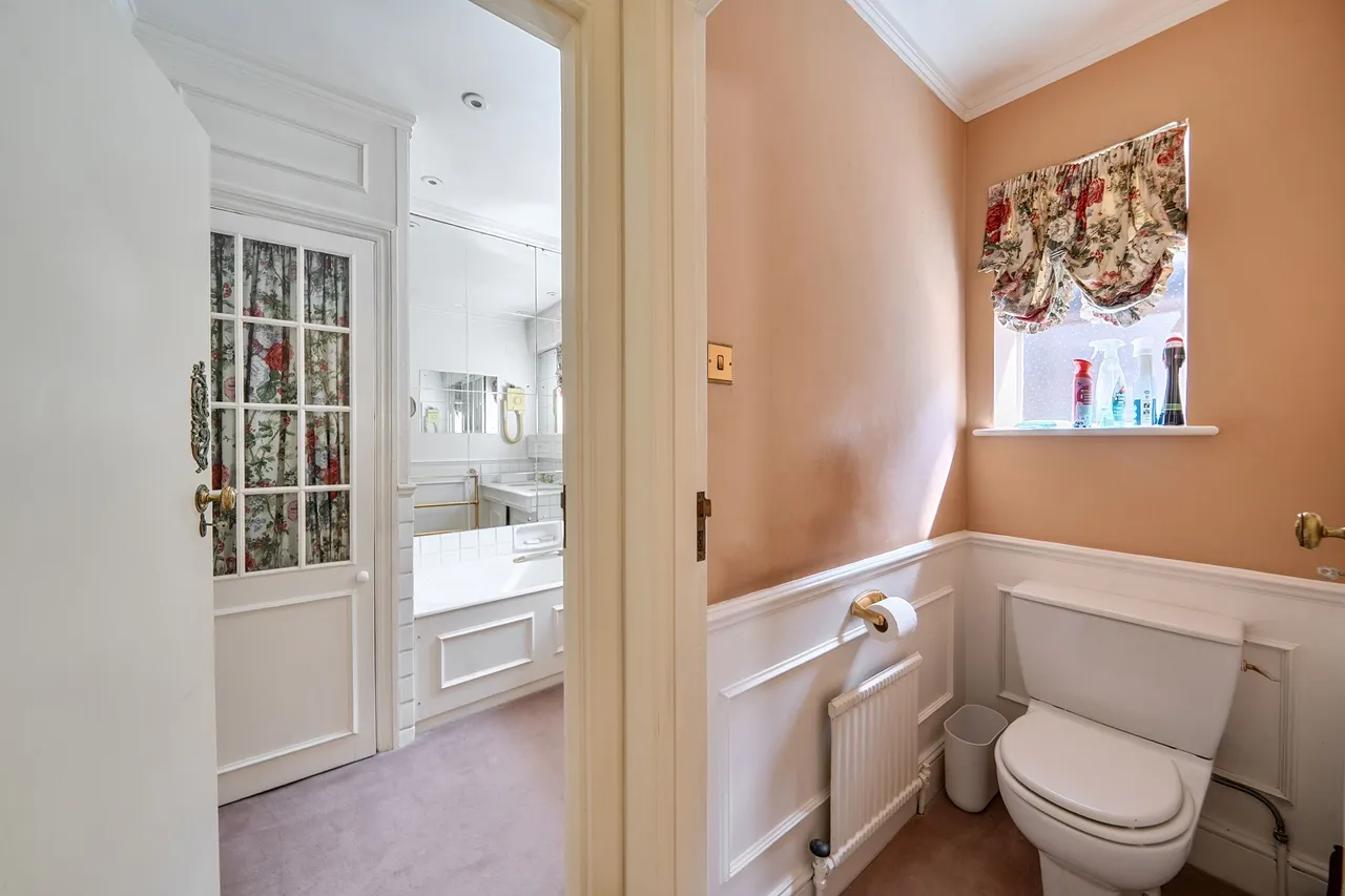 Edgwarebury Lane, Edgware, HA8, photo 19