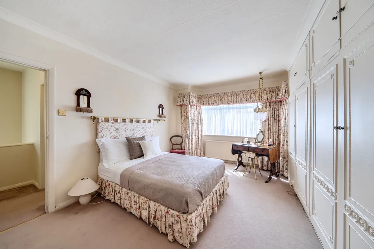 Edgwarebury Lane, Edgware, HA8, photo 15