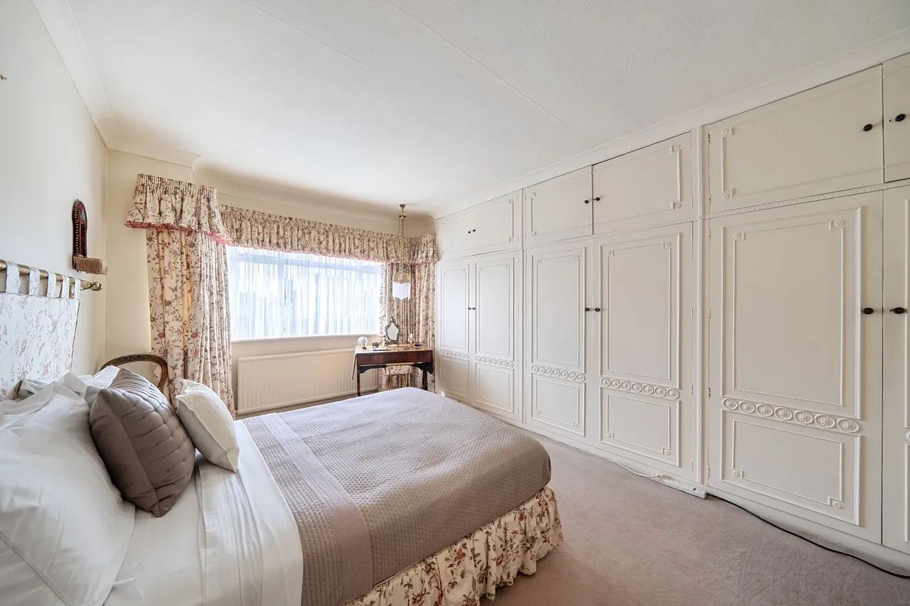 Edgwarebury Lane, Edgware, HA8, photo 14