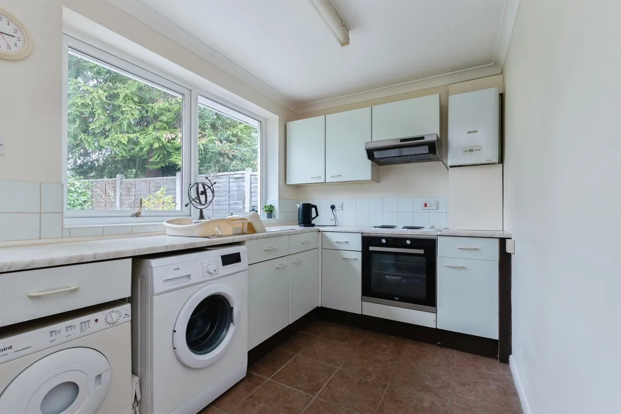 Stapleford Avenue, Ferndown, BH22, photo 21