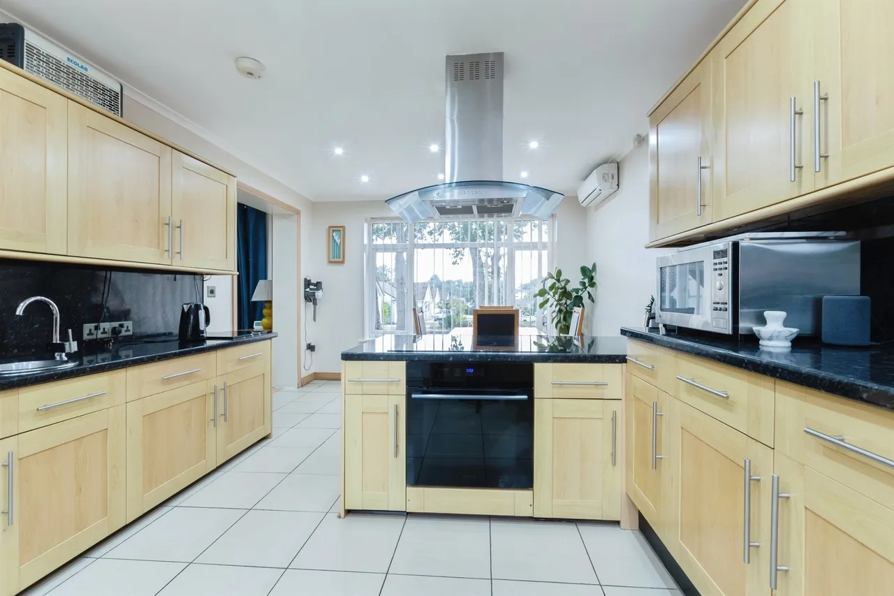 Stapleford Avenue, Ferndown, BH22, photo 5