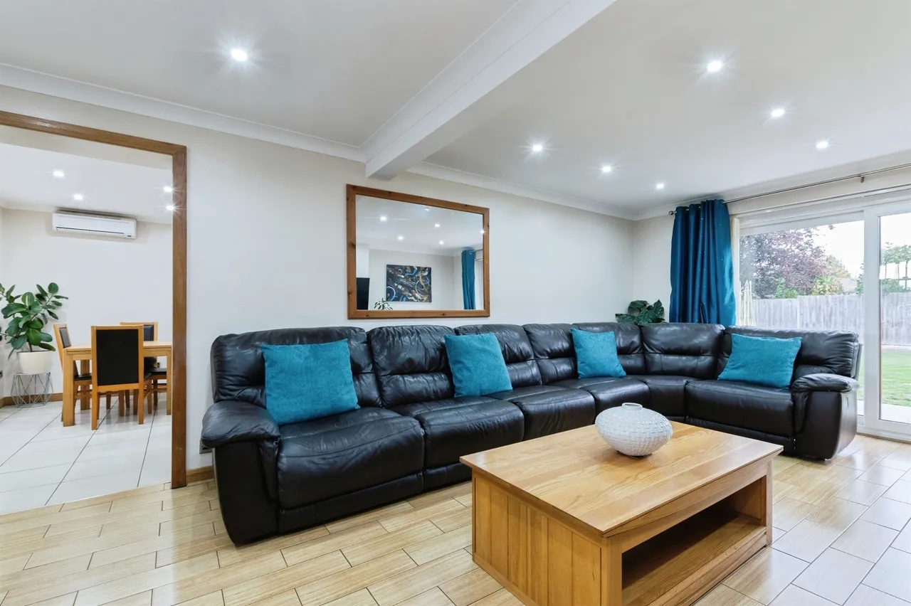 Stapleford Avenue, Ferndown, BH22, photo 2