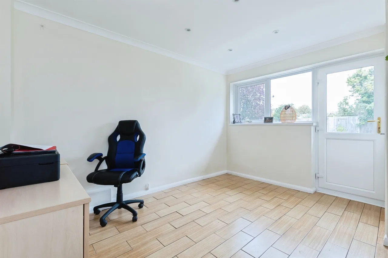 Stapleford Avenue, Ferndown, BH22, photo 17