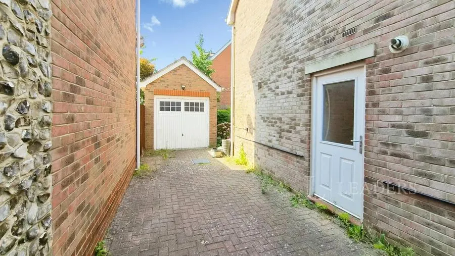 Fourteen Acre Avenue, Felpham, PO22, photo 17