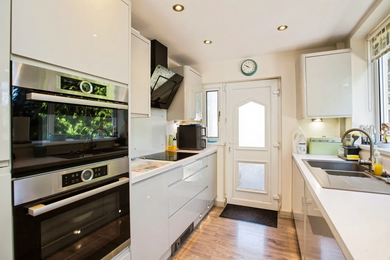 Brownroyd Hill Road, Bradford, BD6, photo 2